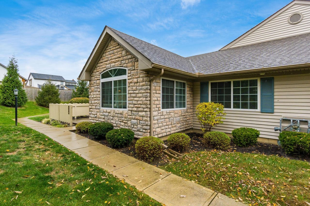 136 Pioneer Circle, Pickerington, OH 43147 Main Photo