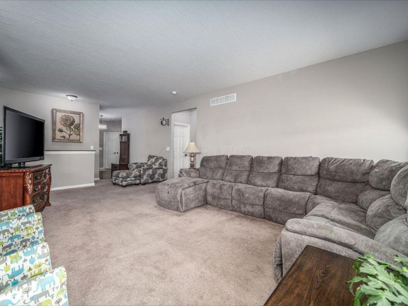 678 Green Forest Place Place, Lithopolis, OH 43136 Photo 8