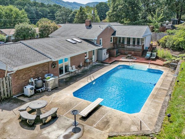 5419 Warwood DR, Roanoke, VA 24018