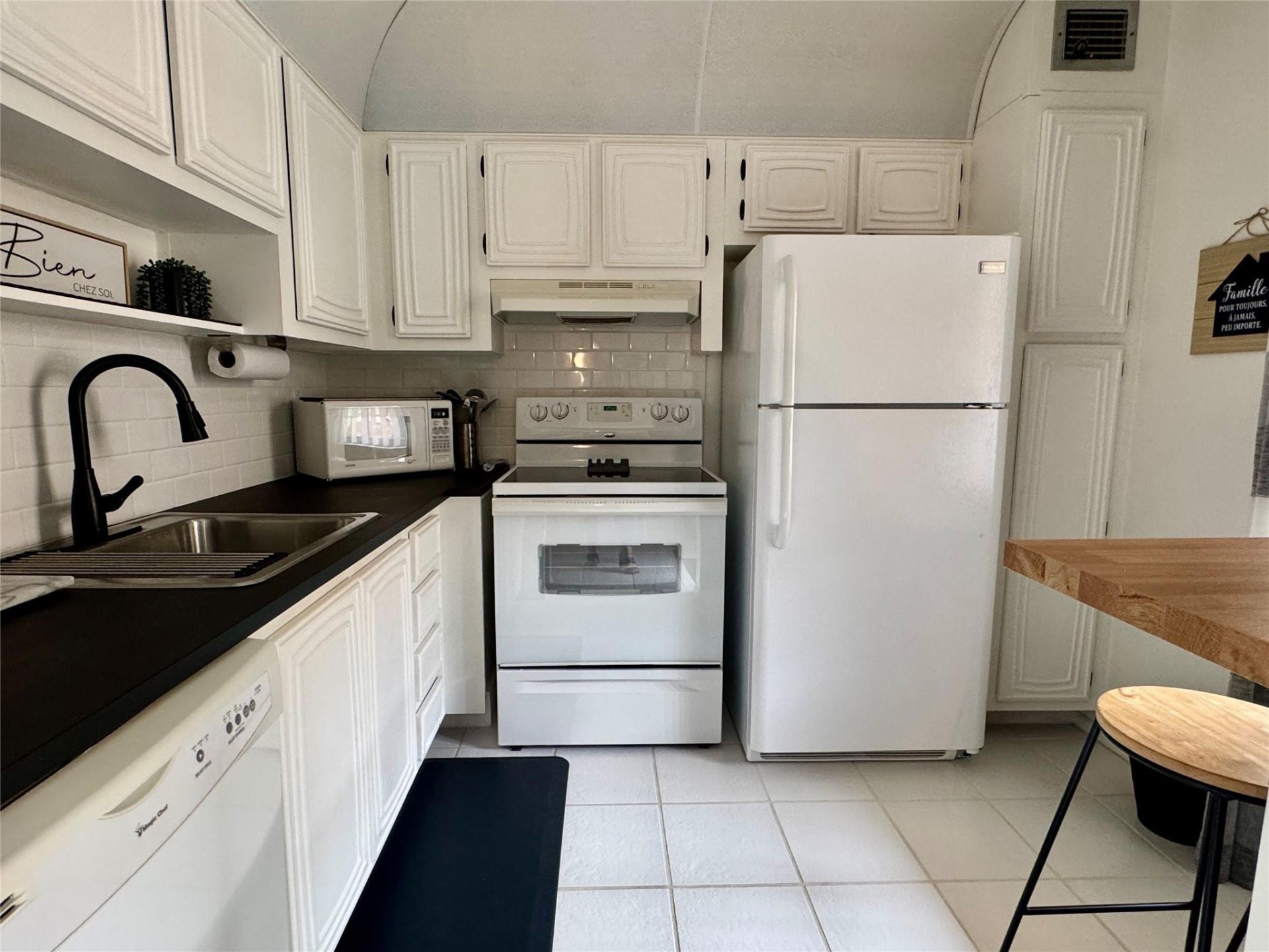 2811 Somerset Drive, Unit 206, Lauderdale Lakes, FL 33311 Photo