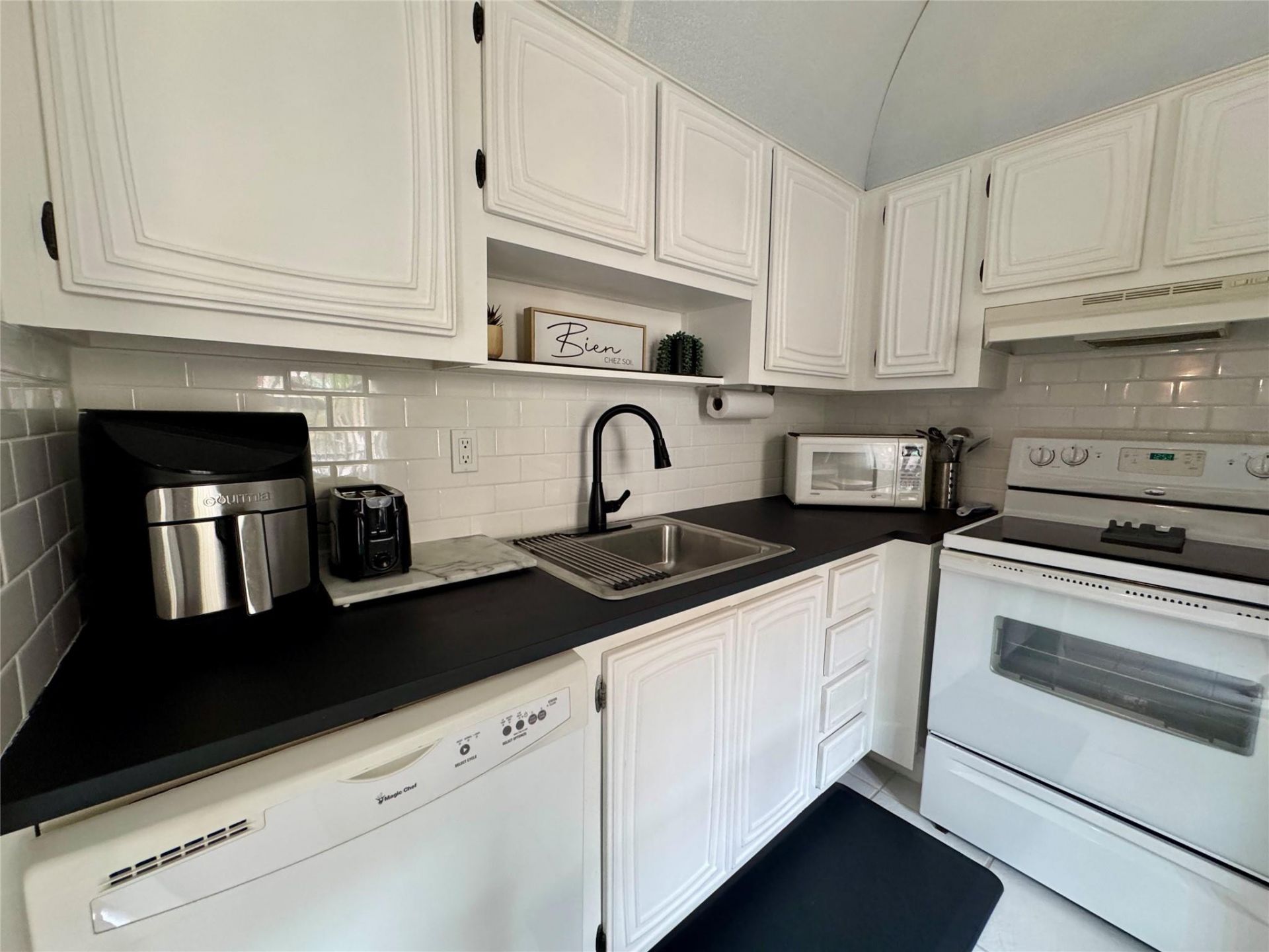 2811 Somerset Drive, Unit 206, Lauderdale Lakes, FL 33311 Photo