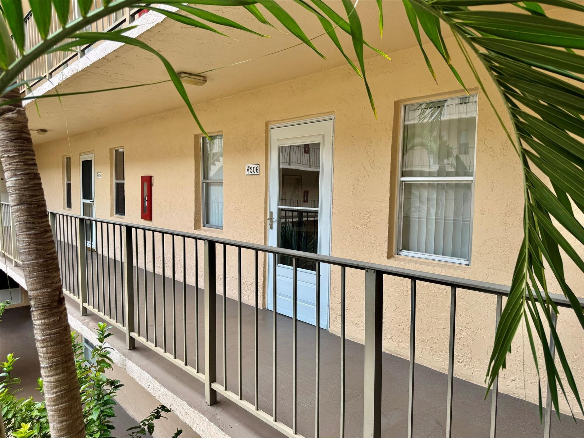 2811 Somerset Drive, Unit 206, Lauderdale Lakes, FL 33311 Photo