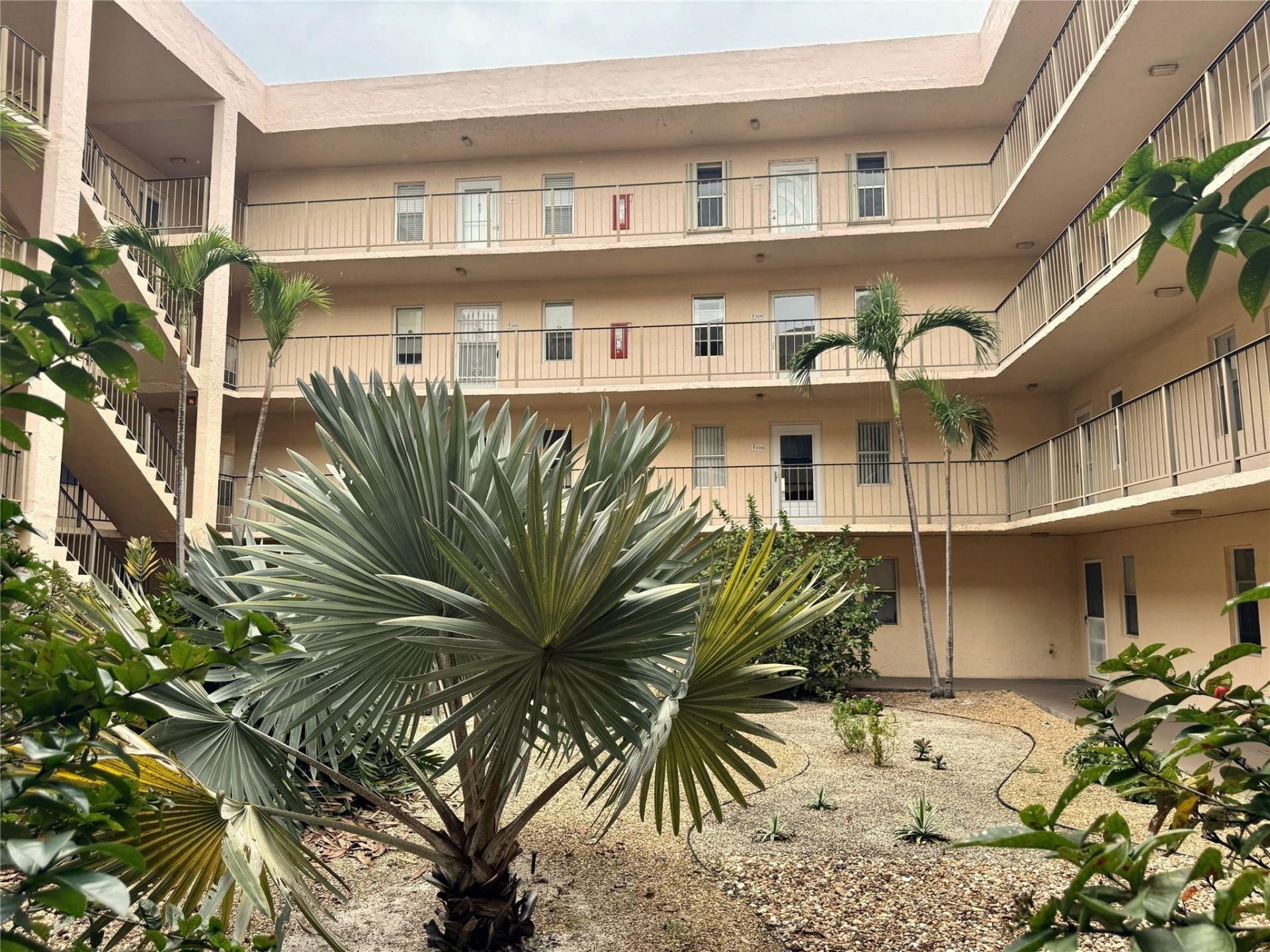 2811 Somerset Drive, Unit 206, Lauderdale Lakes, FL 33311 Photo