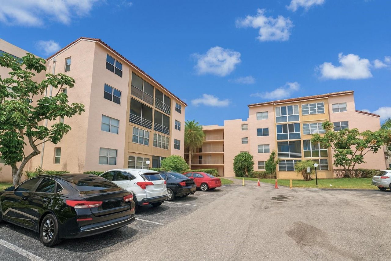 2811 Somerset Drive, Unit 206, Lauderdale Lakes, FL 33311 Photo