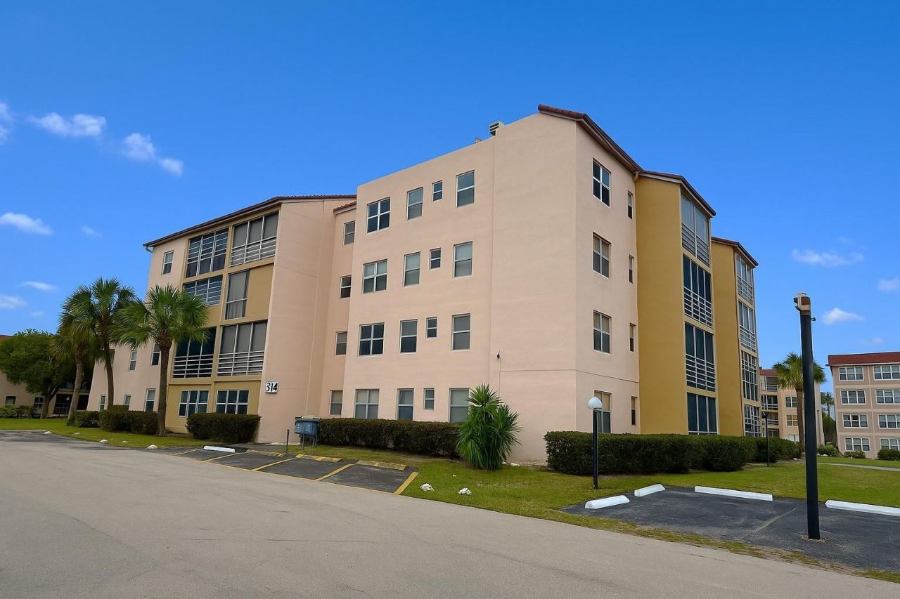 2811 Somerset Drive, Unit 206, Lauderdale Lakes, FL 33311 Photo