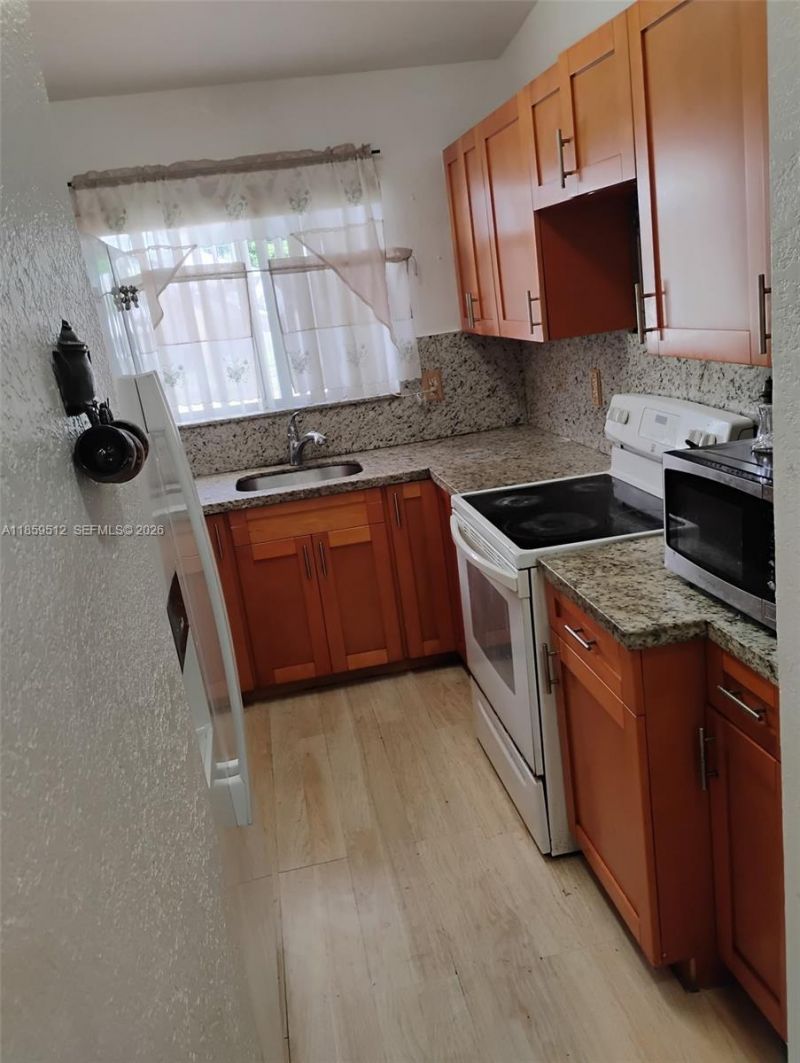 1097 SE 12th Ter, Homestead, FL 33035 Photo