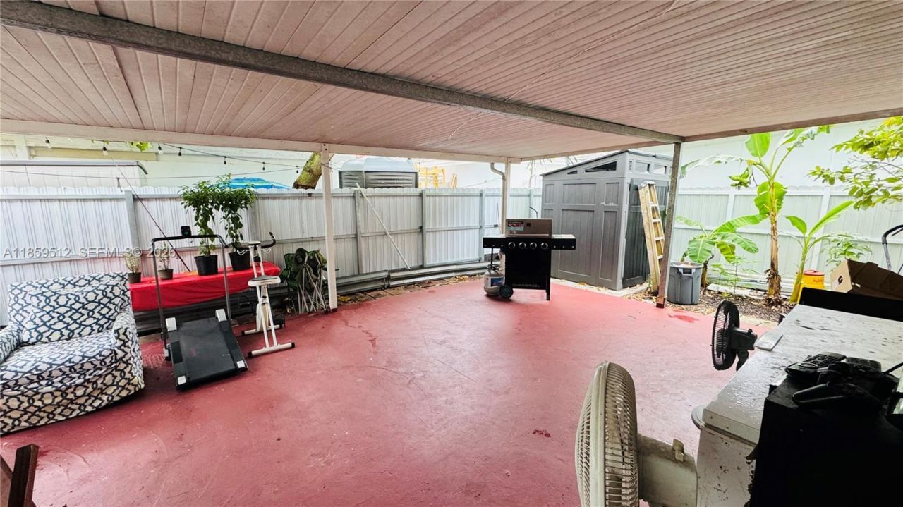 1097 SE 12th Ter, Homestead, FL 33035 Photo