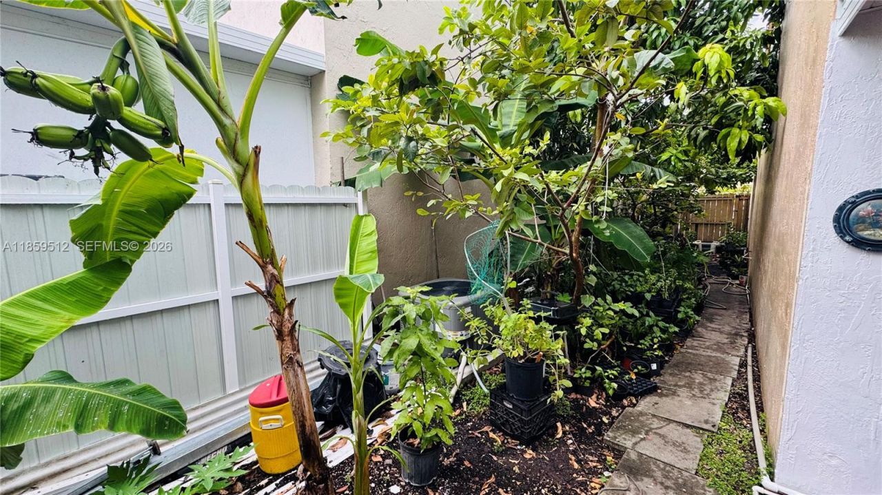 1097 SE 12th Ter, Homestead, FL 33035 Photo