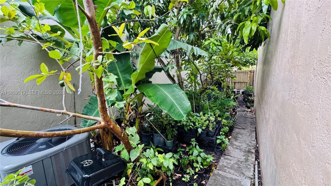 1097 SE 12th Ter, Homestead, FL 33035 Photo