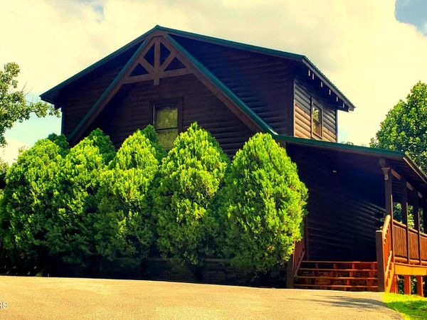 2705 Sawmill Branch Drive, Sevierville, TN 37862