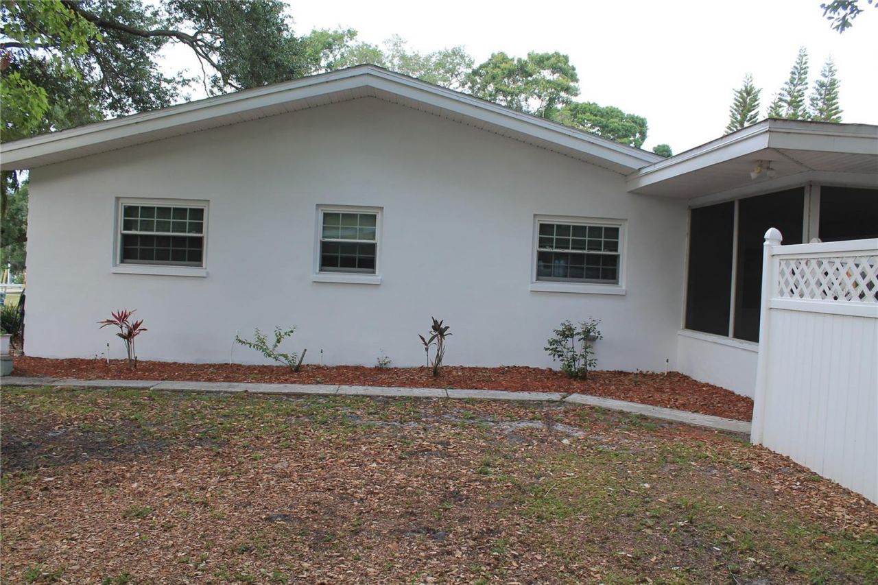 863 Bay Breeze Terrace, Largo, FL 33770 Photo