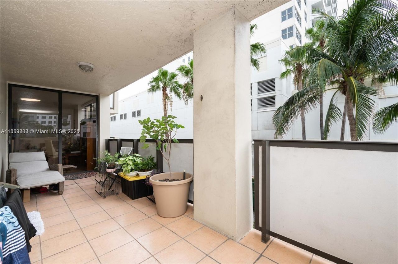 1621 Collins Ave, Unit 302, Miami Beach, FL 33139 Photo
