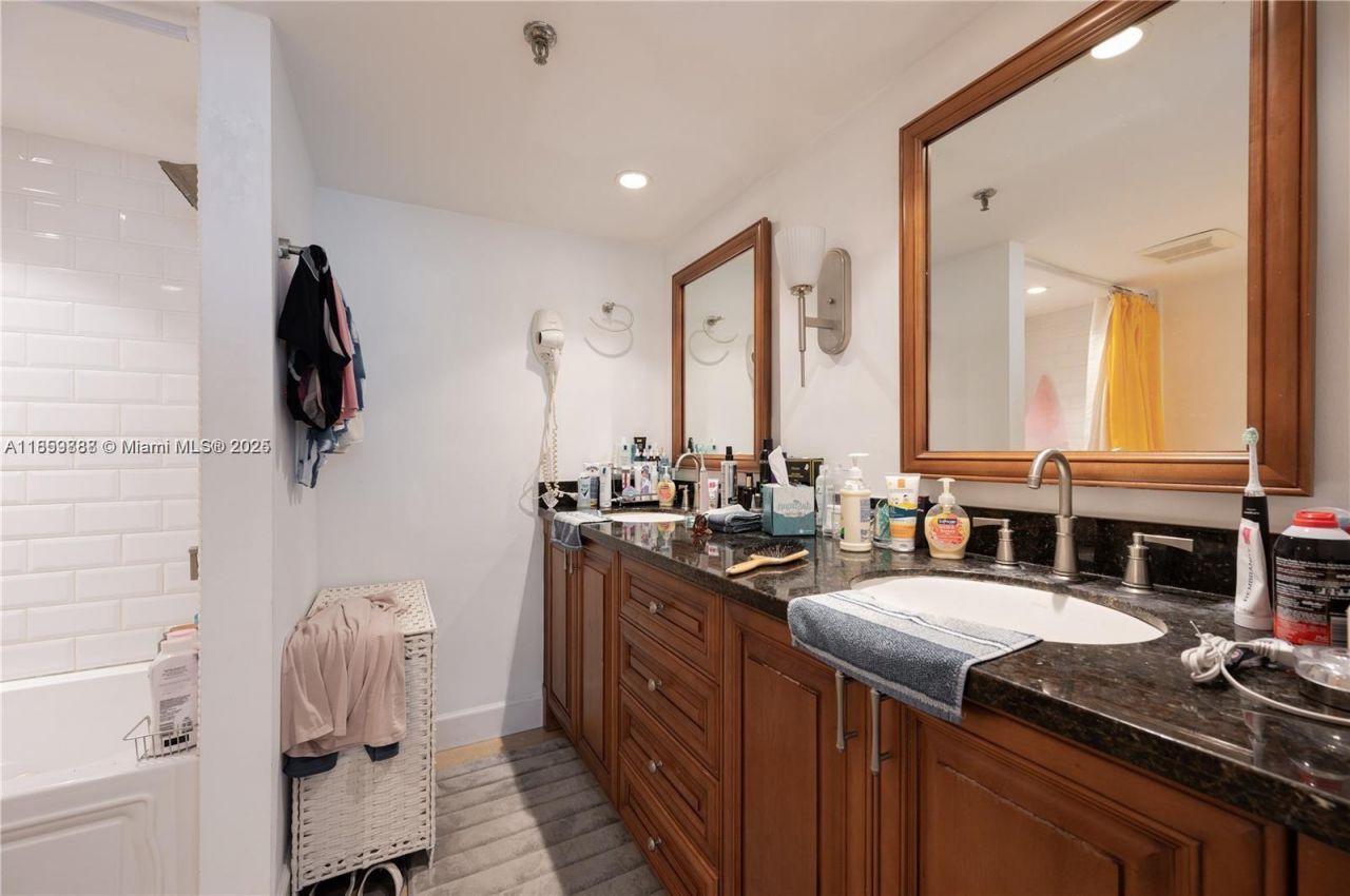 1621 Collins Ave, Unit 302, Miami Beach, FL 33139 Photo