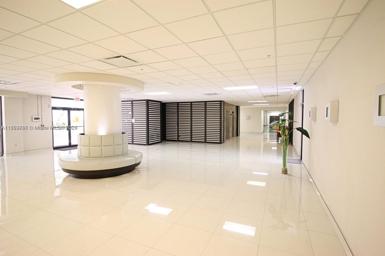 1621 Collins Ave, Unit 302, Miami Beach, FL 33139 Photo