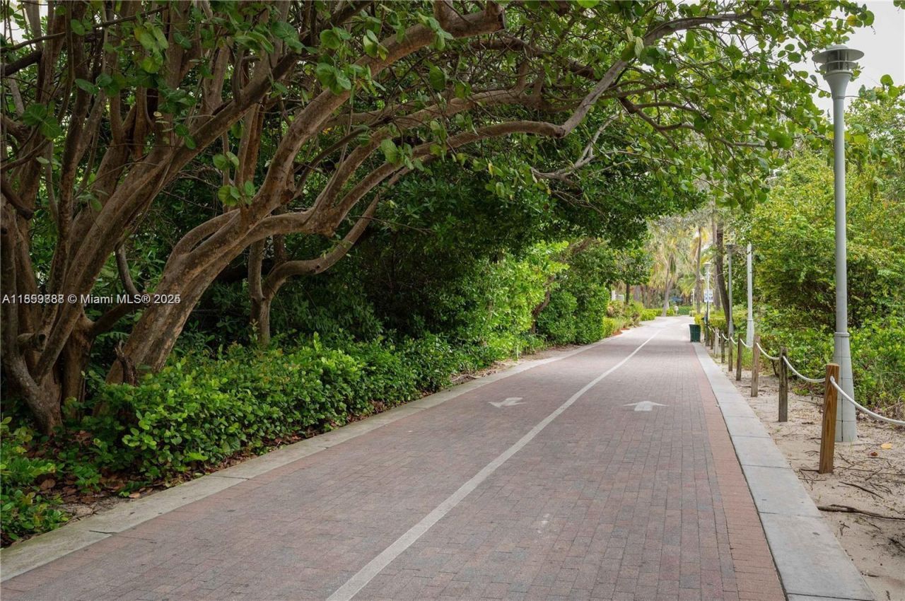 1621 Collins Ave, Unit 302, Miami Beach, FL 33139 Photo