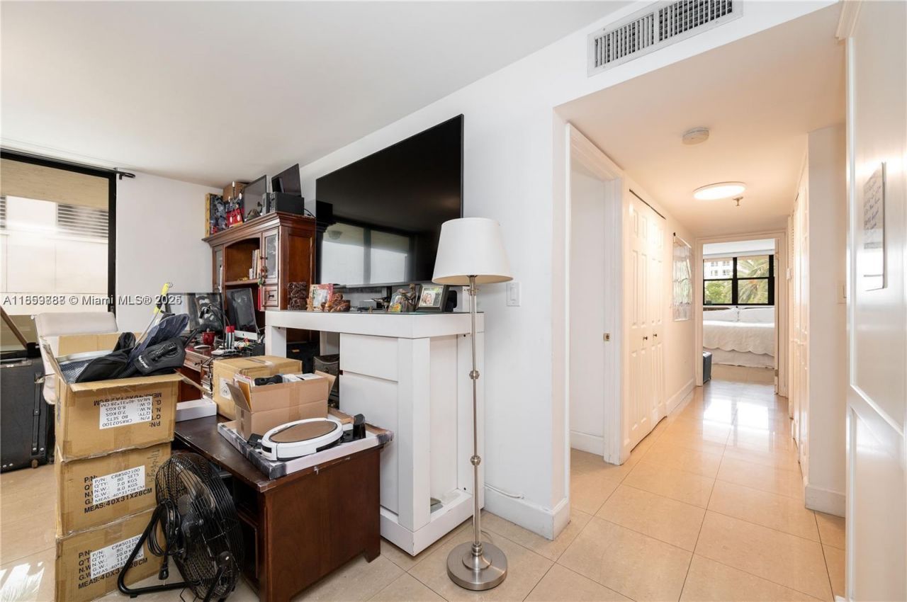 1621 Collins Ave, Unit 302, Miami Beach, FL 33139 Photo