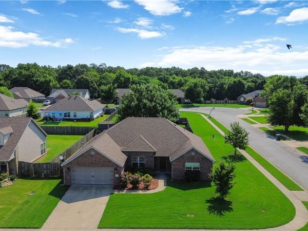536 N Fox Meadows Lane, Fayetteville, AR 72704