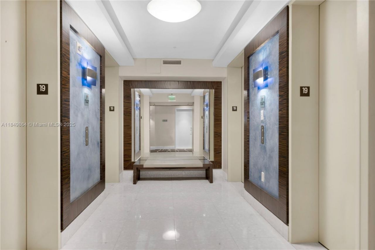 185 SW 7th St, Unit 1901, Miami, FL 33130 Photo