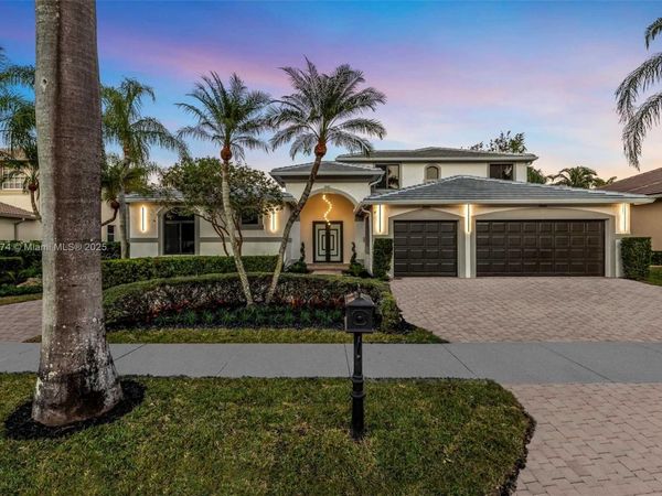 2530 Montclaire Cir, Weston, FL 33327