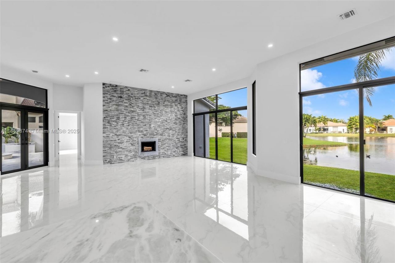 2530 Montclaire Cir, Weston, FL 33327 Photo