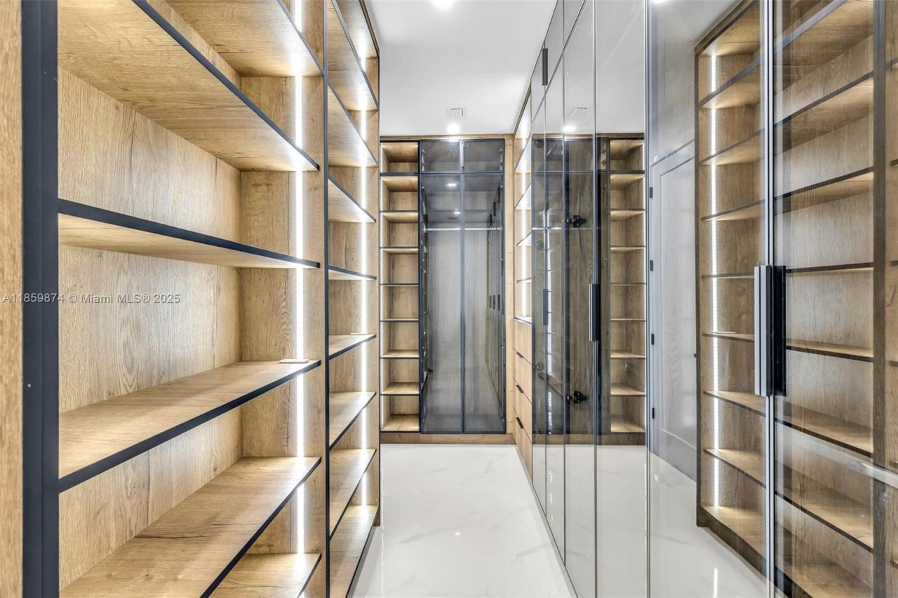 2530 Montclaire Cir, Weston, FL 33327 Photo