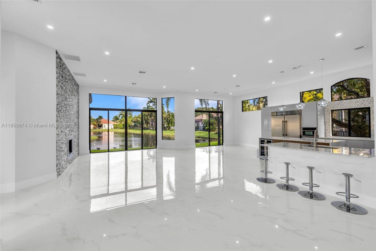 2530 Montclaire Cir, Weston, FL 33327 Photo