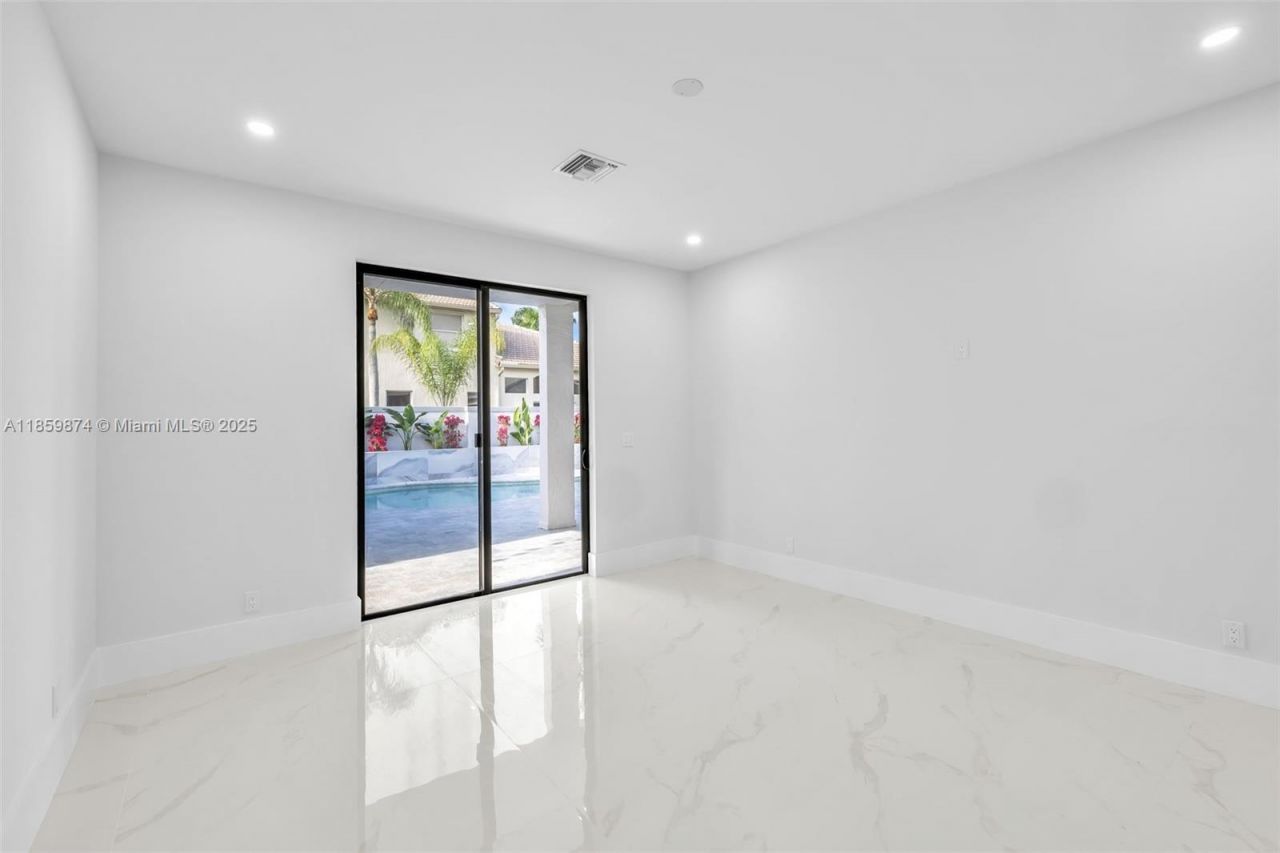 2530 Montclaire Cir, Weston, FL 33327 Photo