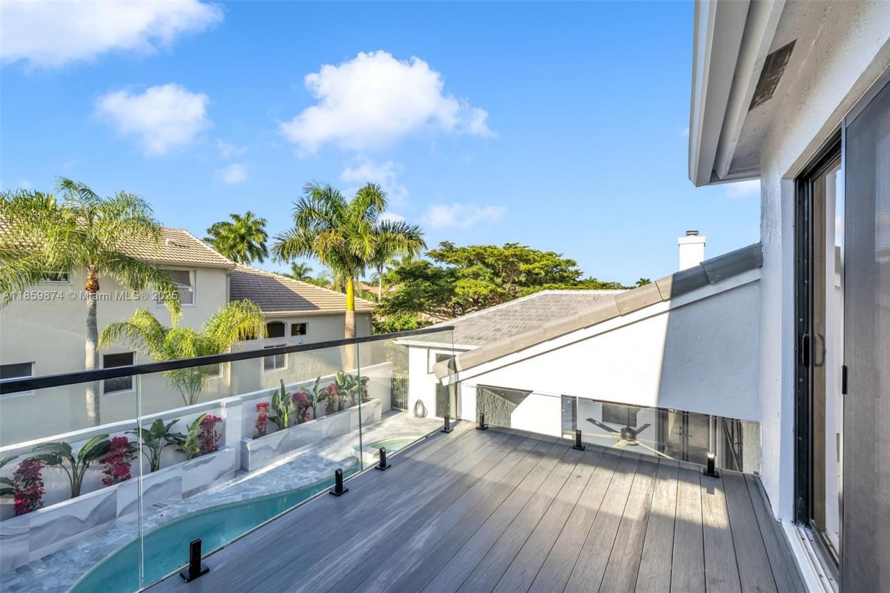 2530 Montclaire Cir, Weston, FL 33327 Photo