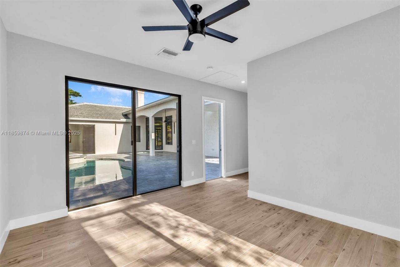 2530 Montclaire Cir, Weston, FL 33327 Photo