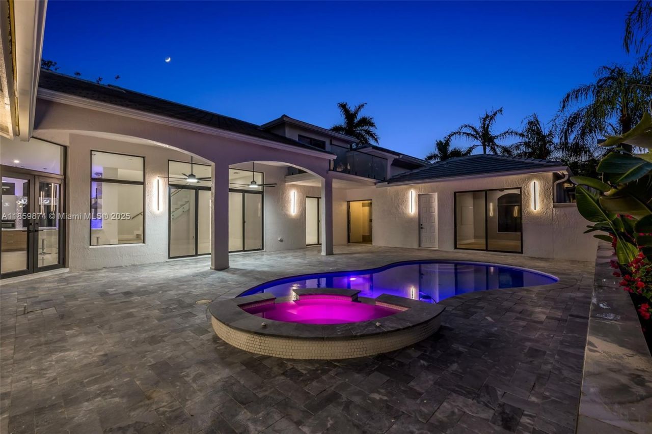 2530 Montclaire Cir, Weston, FL 33327 Photo