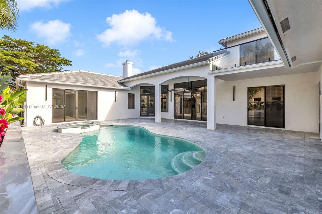 2530 Montclaire Cir, Weston, FL 33327 Photo