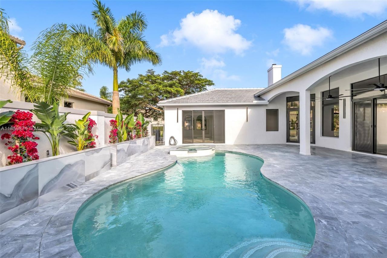 2530 Montclaire Cir, Weston, FL 33327 Photo