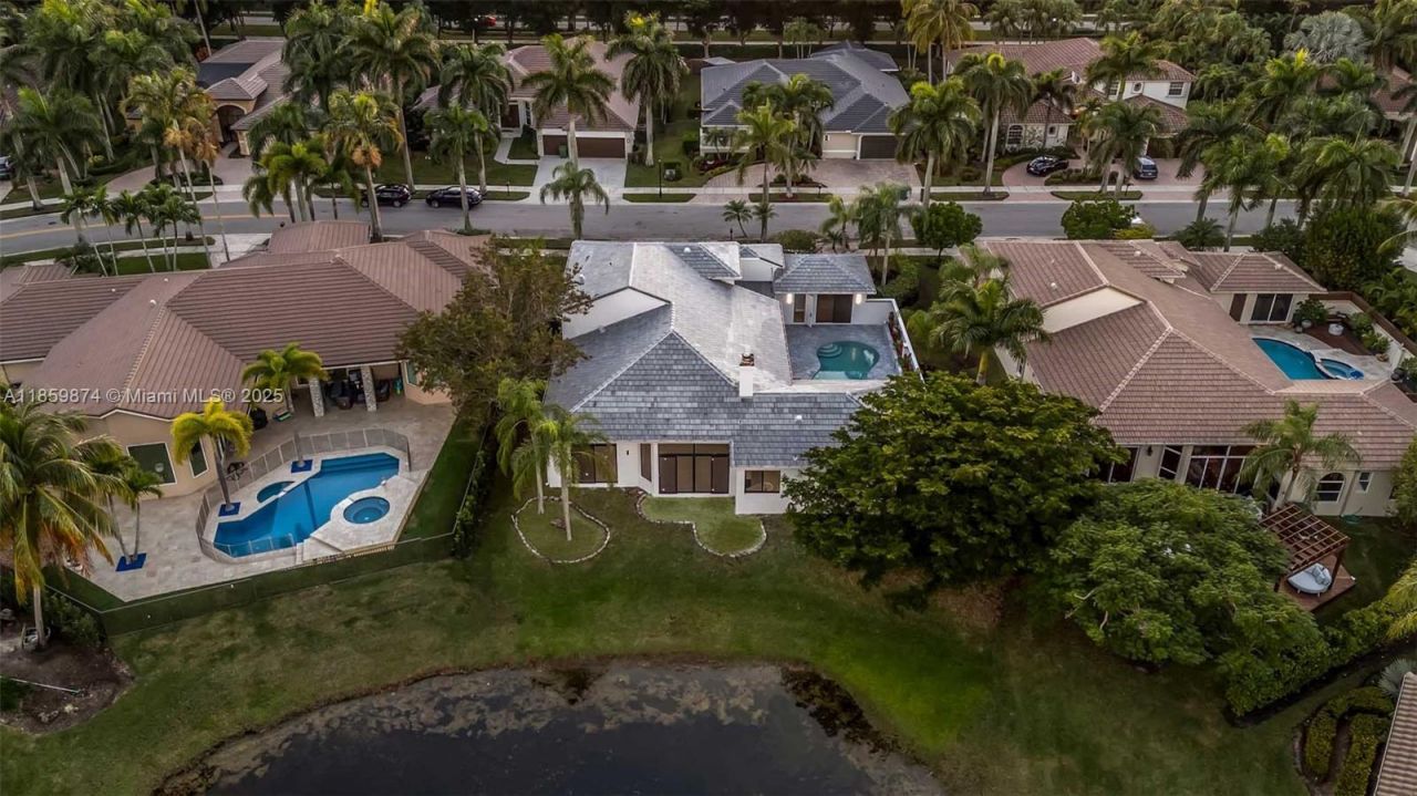 2530 Montclaire Cir, Weston, FL 33327 Photo