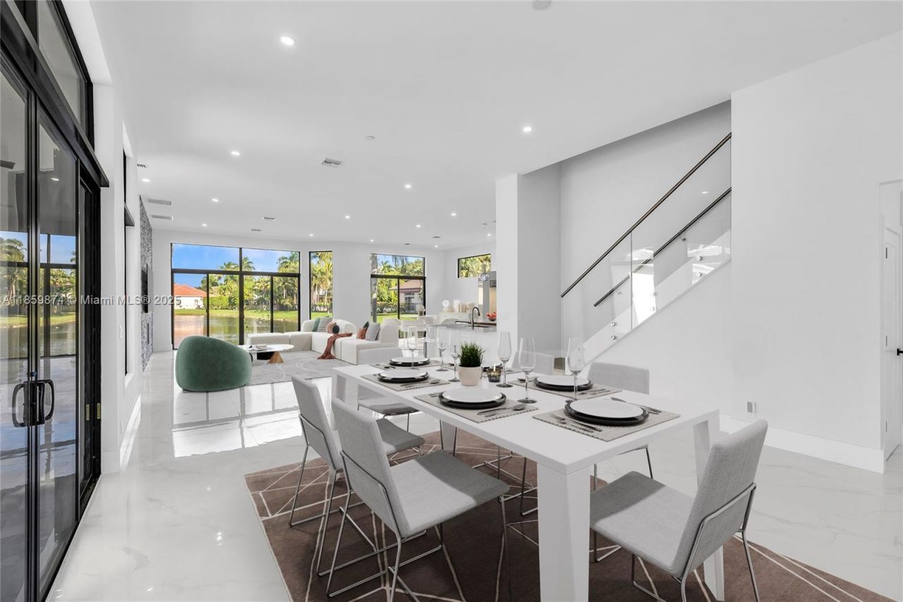 2530 Montclaire Cir, Weston, FL 33327 Photo