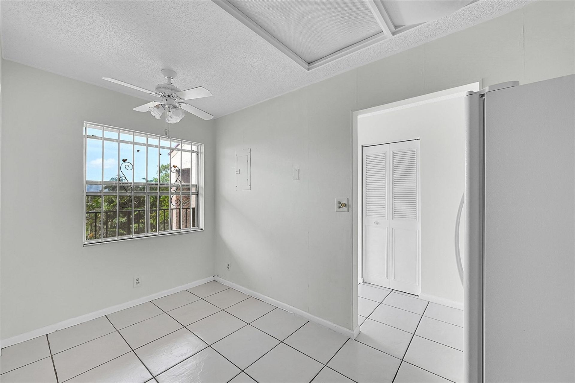 7210 Lake Circle Drive, Unit 401, Margate, FL 33063 Photo
