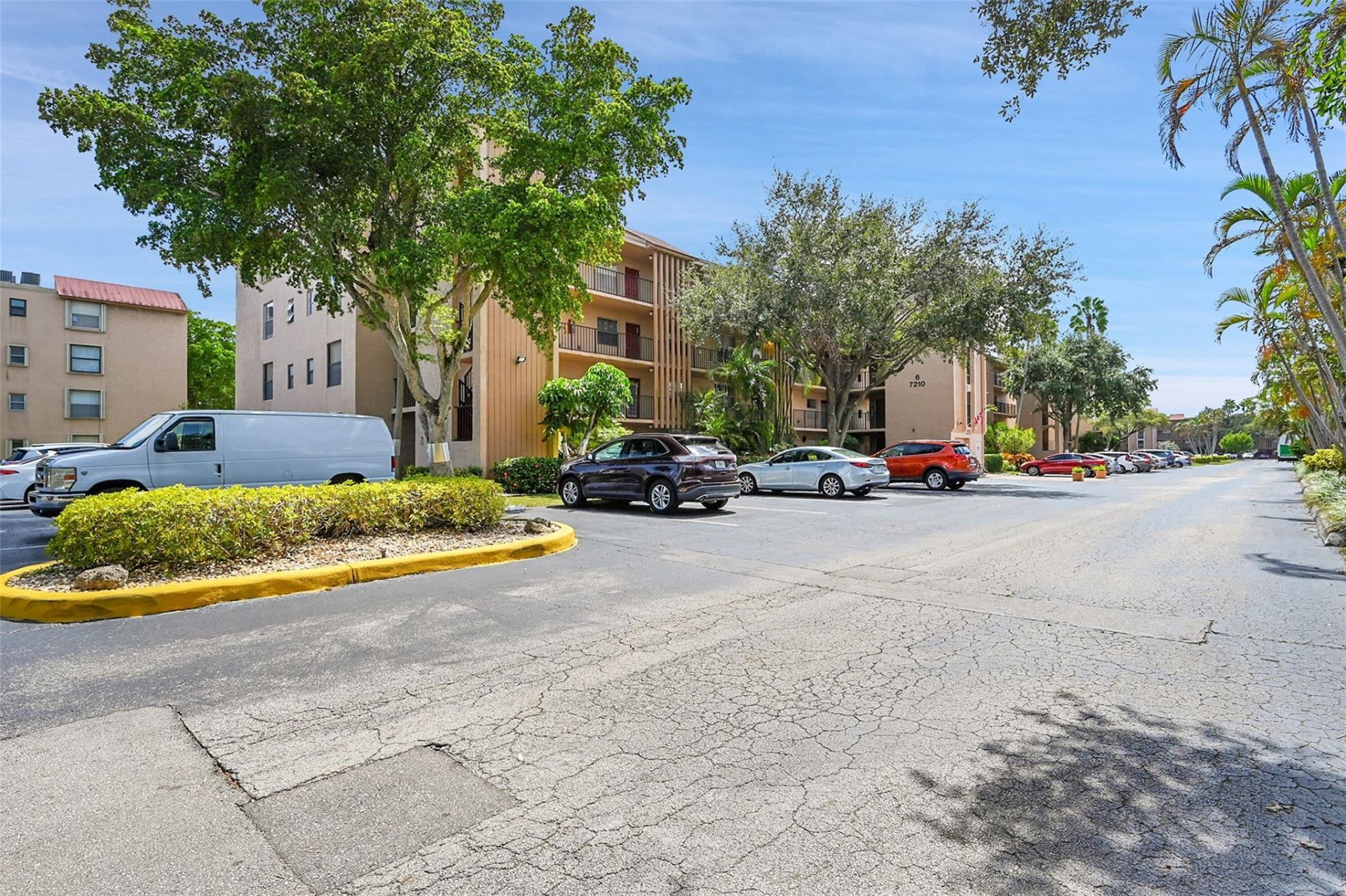 7210 Lake Circle Drive, Unit 401, Margate, FL 33063 Photo