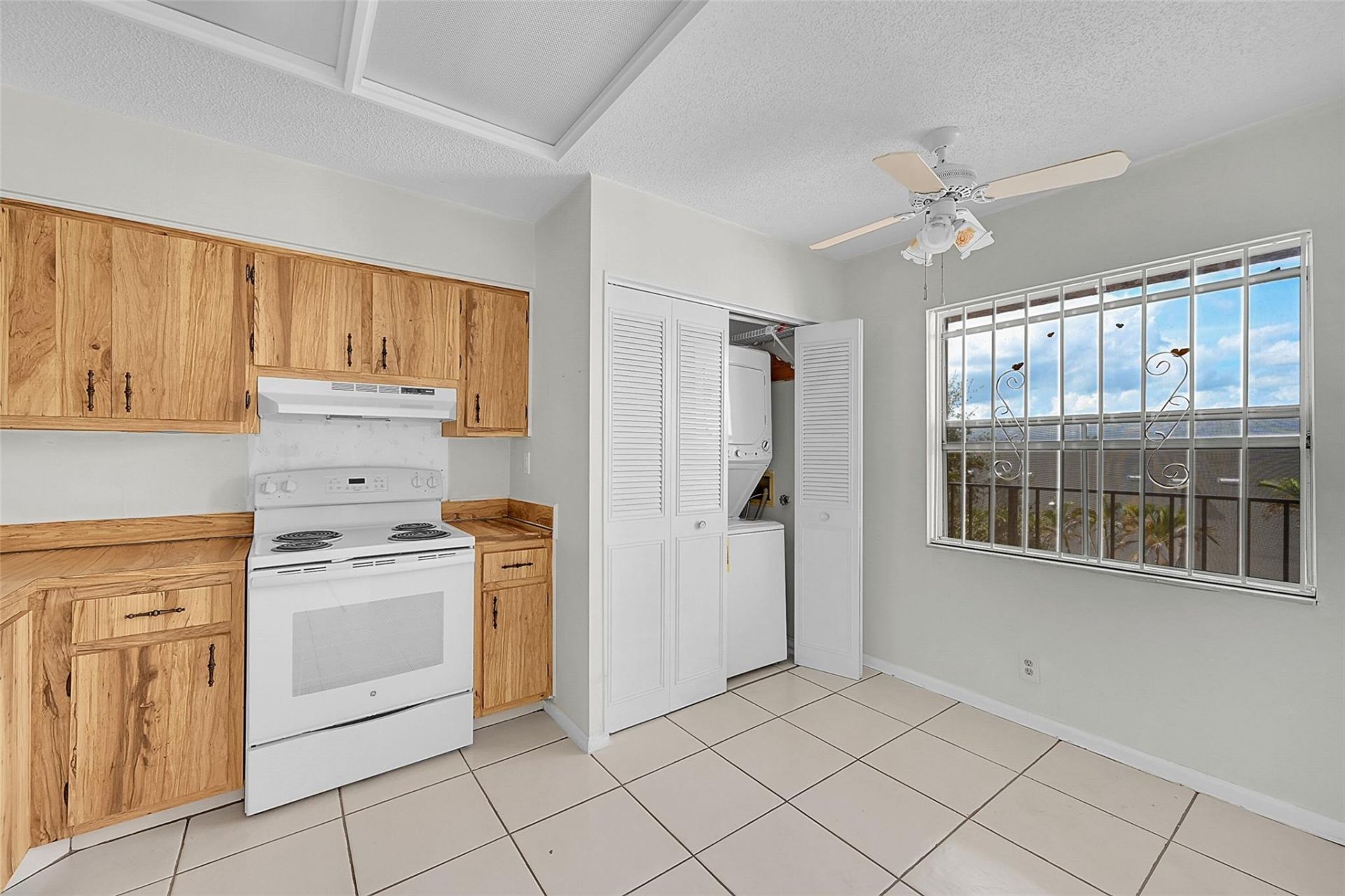 7210 Lake Circle Drive, Unit 401, Margate, FL 33063 Photo