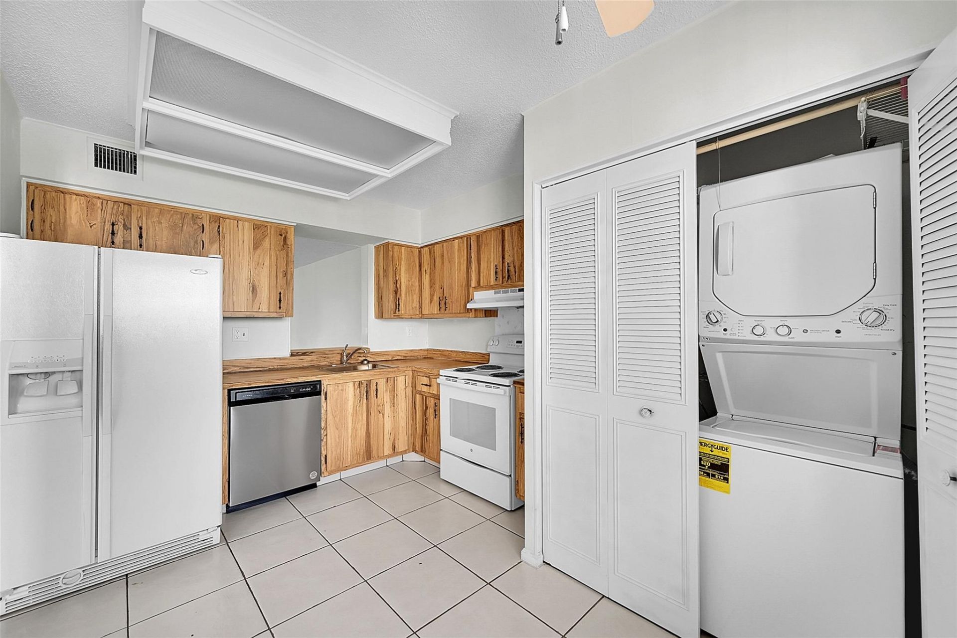 7210 Lake Circle Drive, Unit 401, Margate, FL 33063 Photo