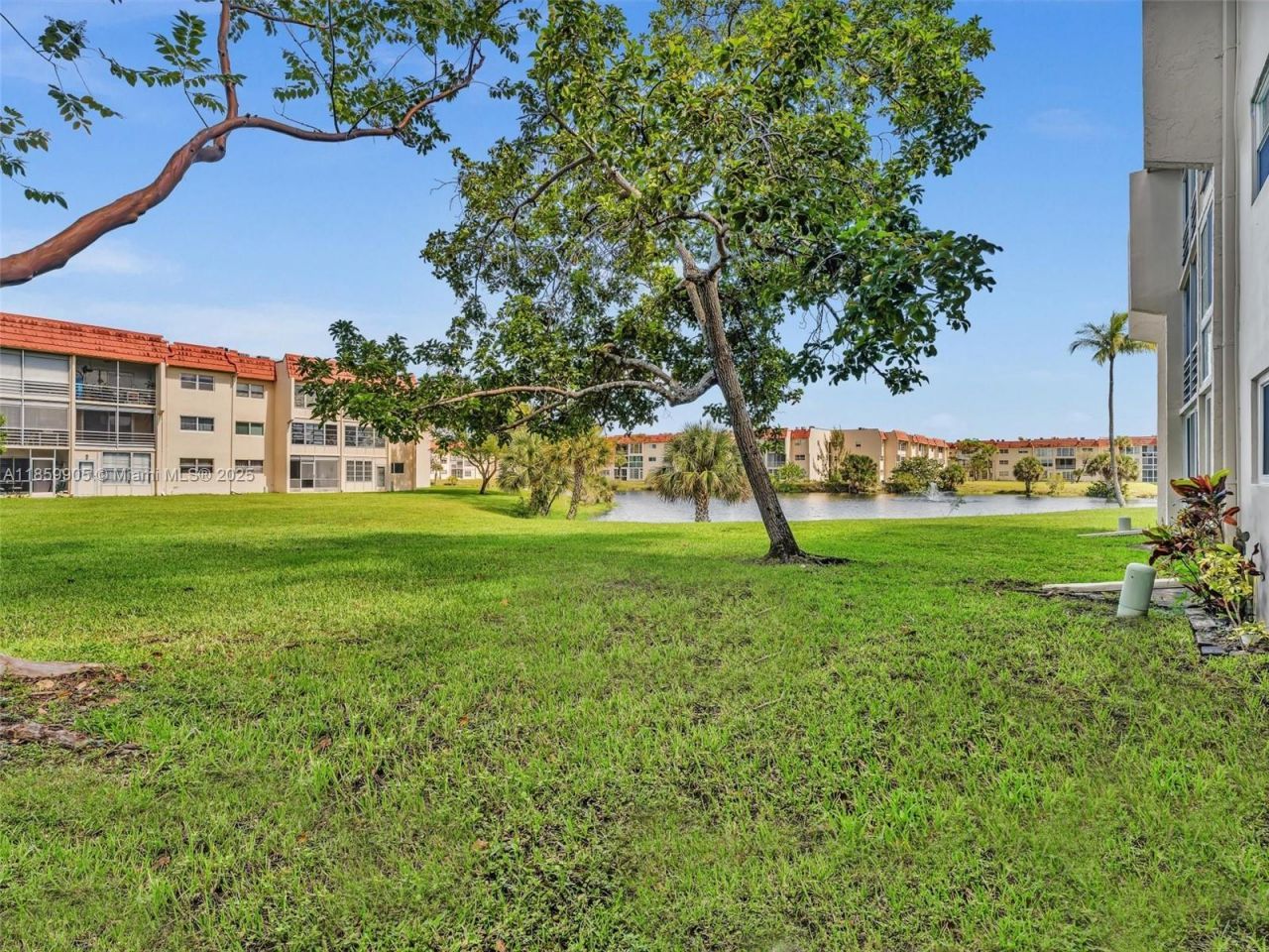 8020 N Sunrise Lakes Dr, Unit 110, Sunrise, FL 33322 Photo