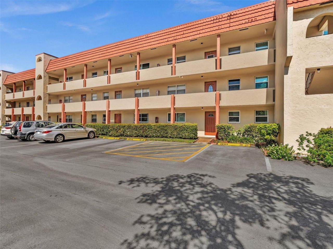 8020 N Sunrise Lakes Dr, Unit 110, Sunrise, FL 33322 Photo