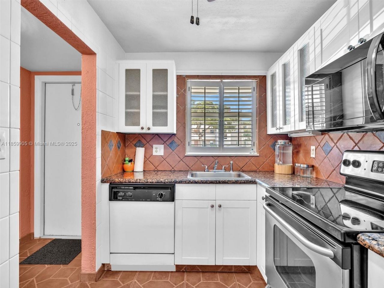 8020 N Sunrise Lakes Dr, Unit 110, Sunrise, FL 33322 Photo