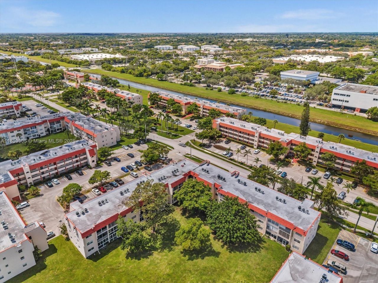 8020 N Sunrise Lakes Dr, Unit 110, Sunrise, FL 33322 Photo