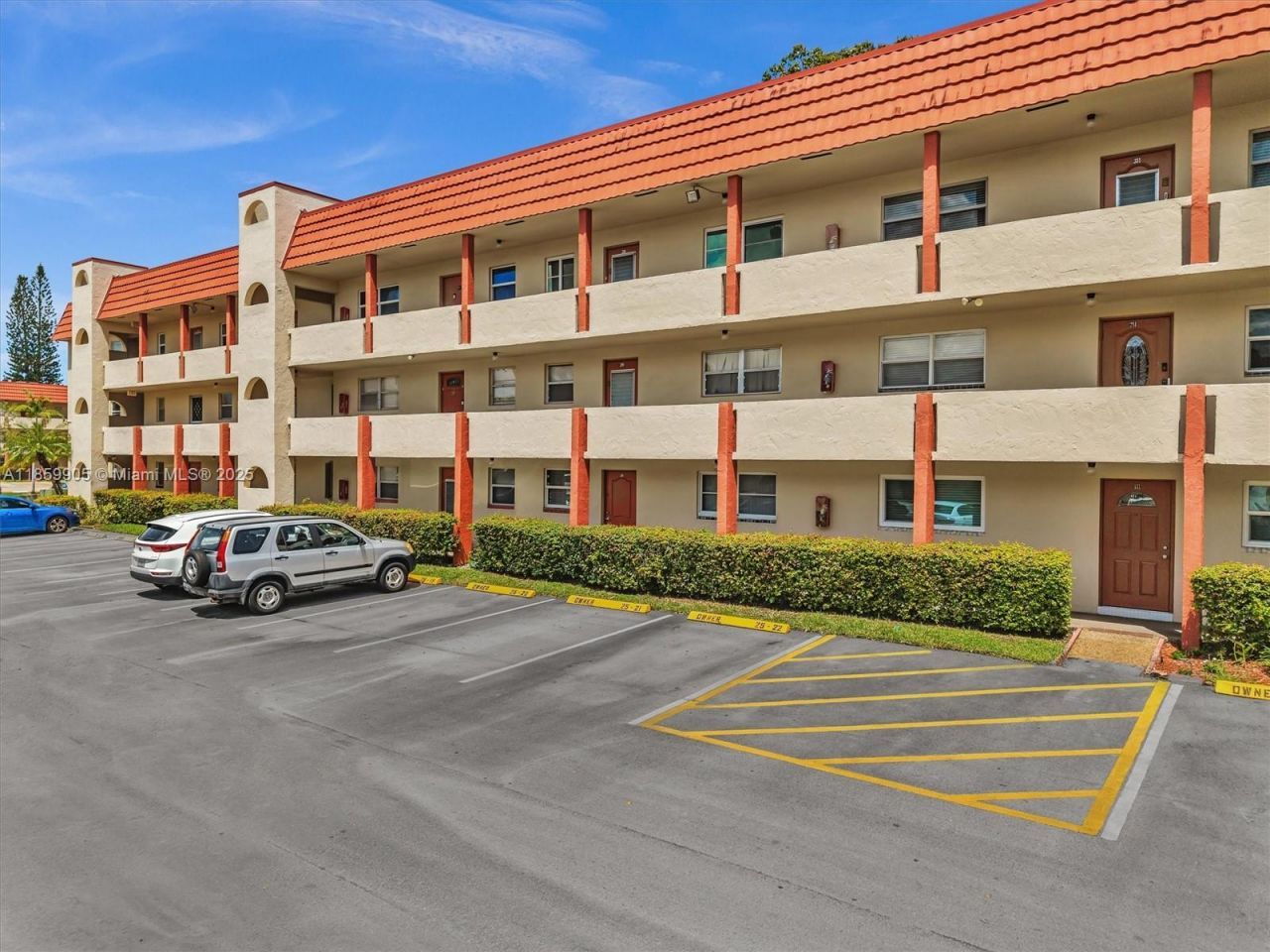 8020 N Sunrise Lakes Dr, Unit 110, Sunrise, FL 33322 Photo