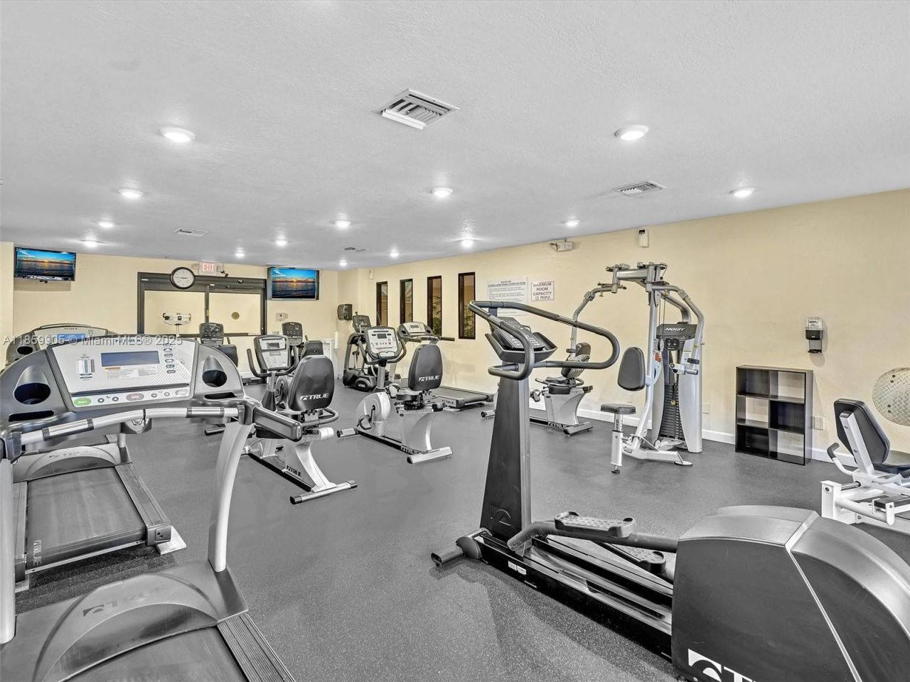 8020 N Sunrise Lakes Dr, Unit 110, Sunrise, FL 33322 Photo