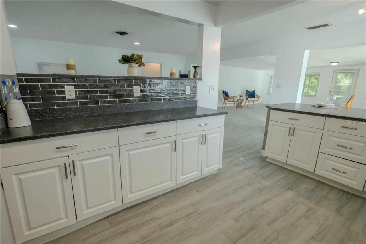 1101 28th Avenue S, Saint Petersburg, FL 33705 Photo