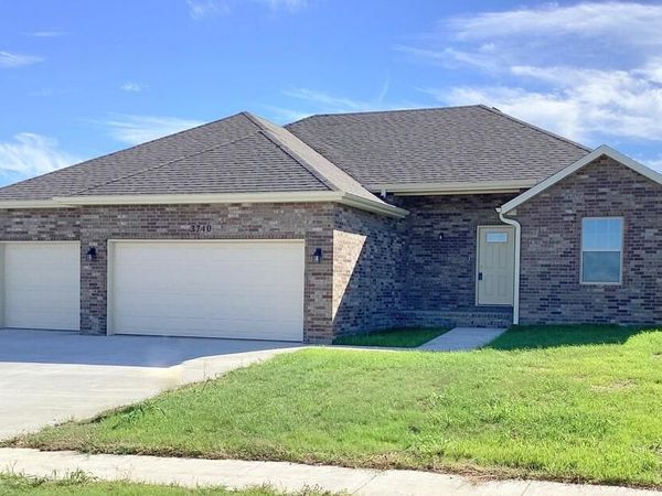 3740 W Riley Street, Bolivar, MO 65613
