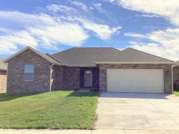 3840 W Riley Street , Bolivar, MO 65613