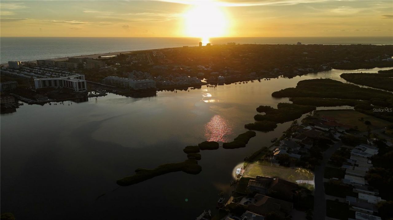 5848 Tidewood Avenue, Sarasota, FL 34231 Photo