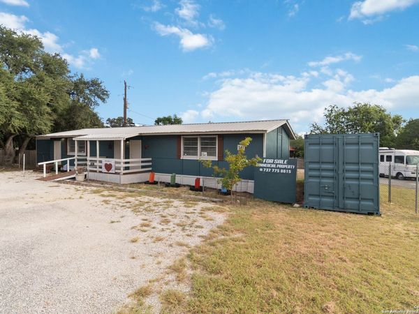 141 Wildwood Ln, Canyon Lake, TX 78133