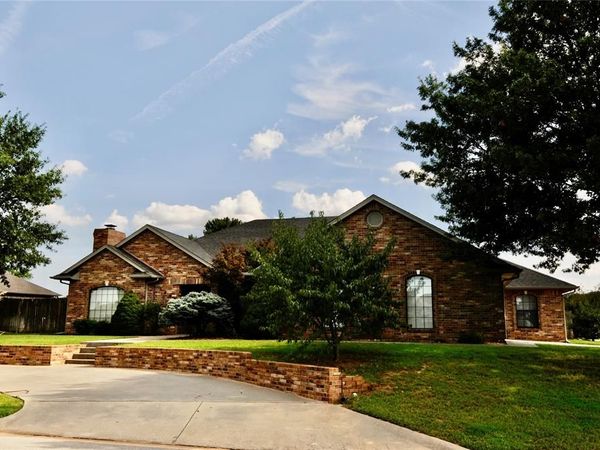 1400 Rolling Hills Street, Weatherford, OK 73096